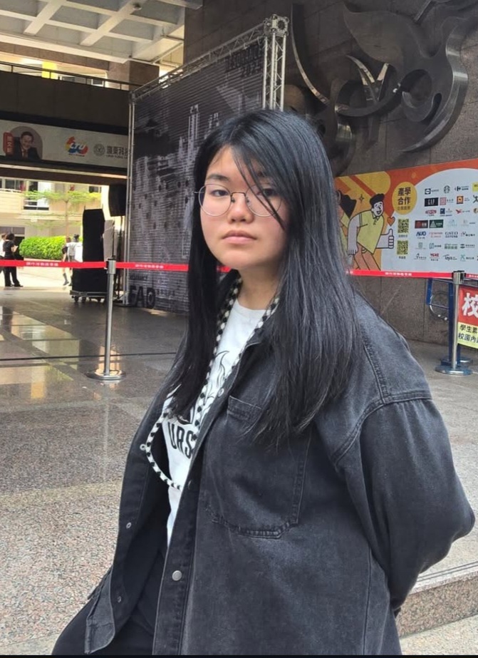 User YI-SHAN profile image