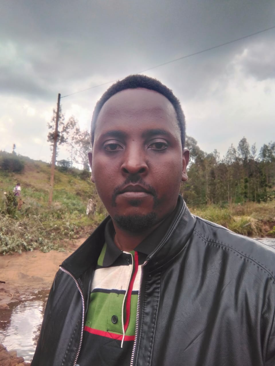 User Amos profile image