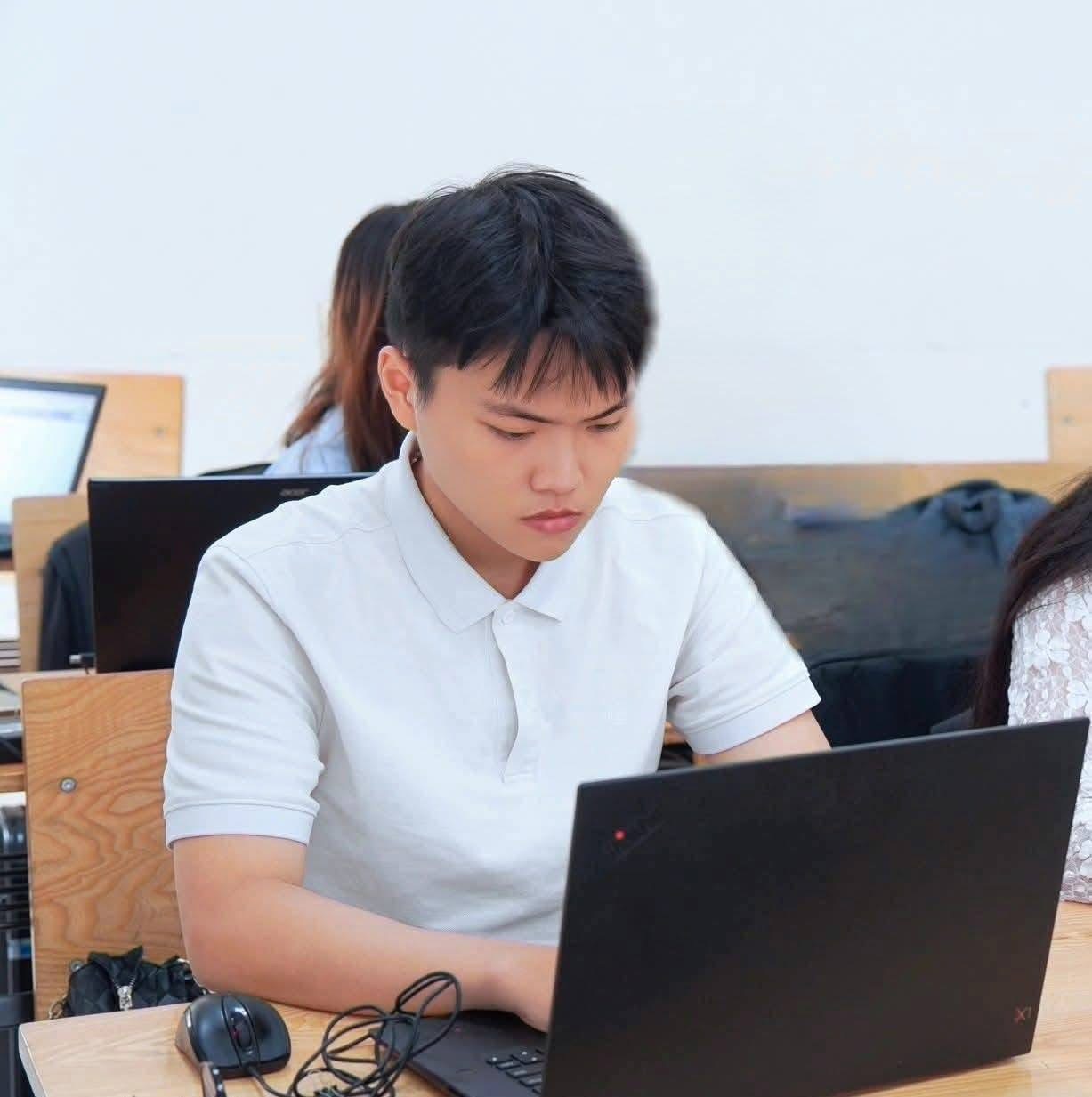 User Văn profile image