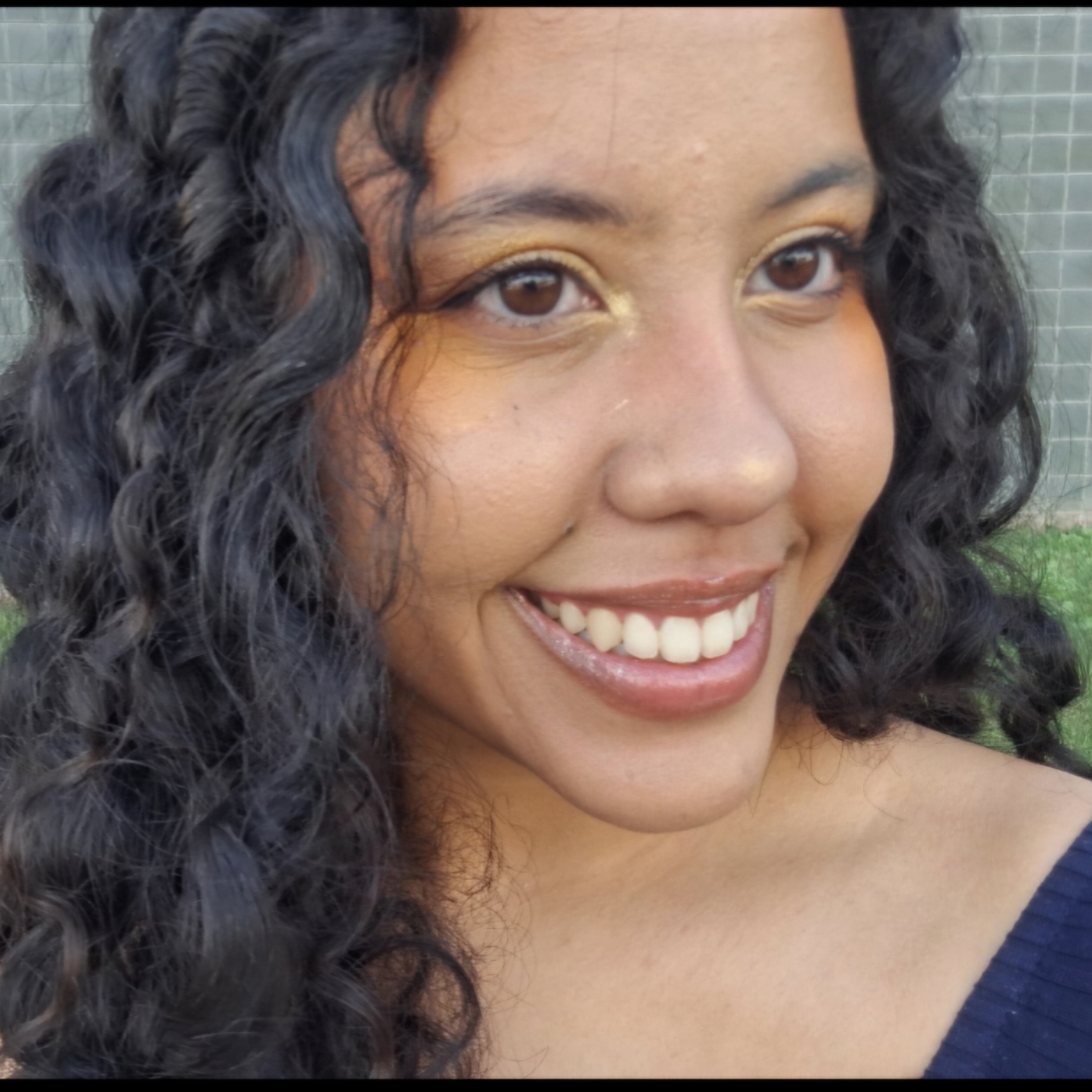 User Júlia profile image